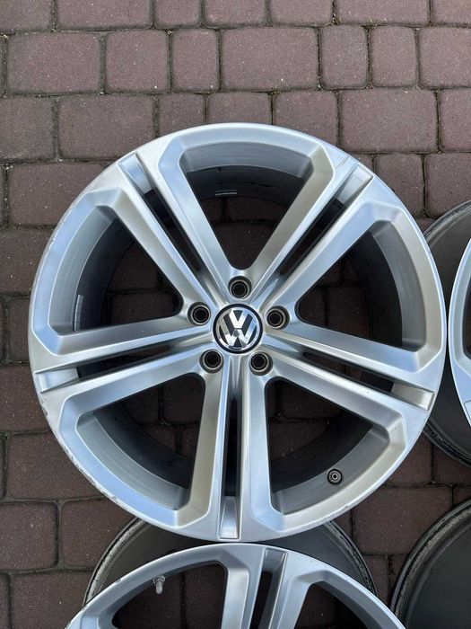 Oryginalne alufelgi Vw 5x112 19 cali Czujniki R-line Mallory Tiguan