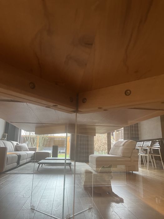 Stół dębowy firmy Kave home