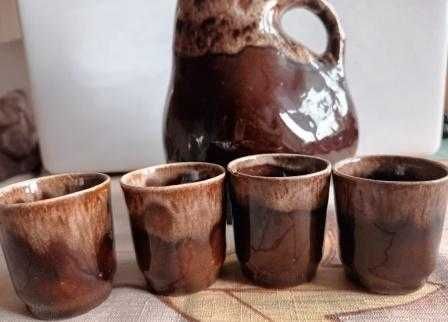 Ceramiczny komplet przywieziony z Bułgarii, karafka + 4 kieliszeczki
