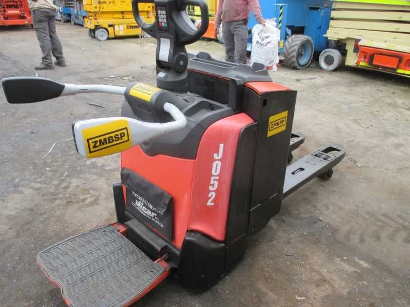 Wózek paleciak elektryczny Toyota 8PLL20 2000 kg yale