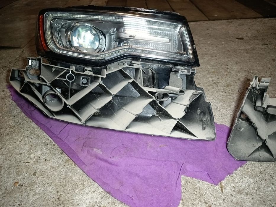 Lampa prawa xenon prawy jeep grand cherokee wk2 14-