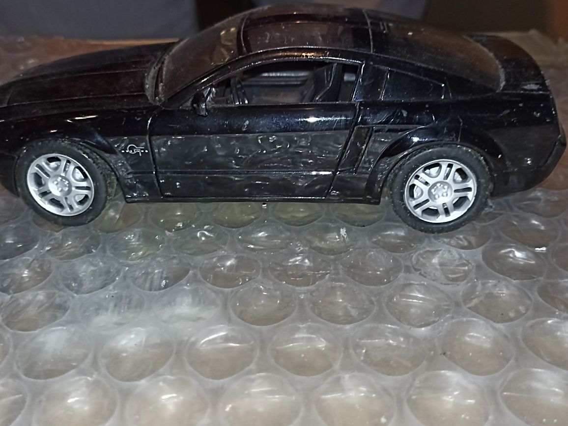 Model Ford Mustang GT 1:24