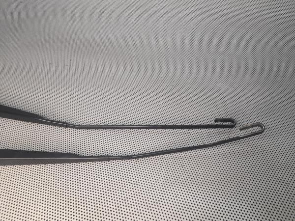 Haste / braço de escova limpa vidros frente direita RENAULT Master III