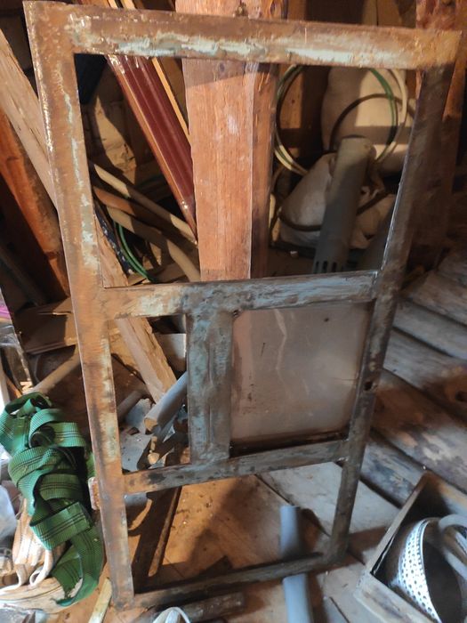 Окно металическое с форточкой