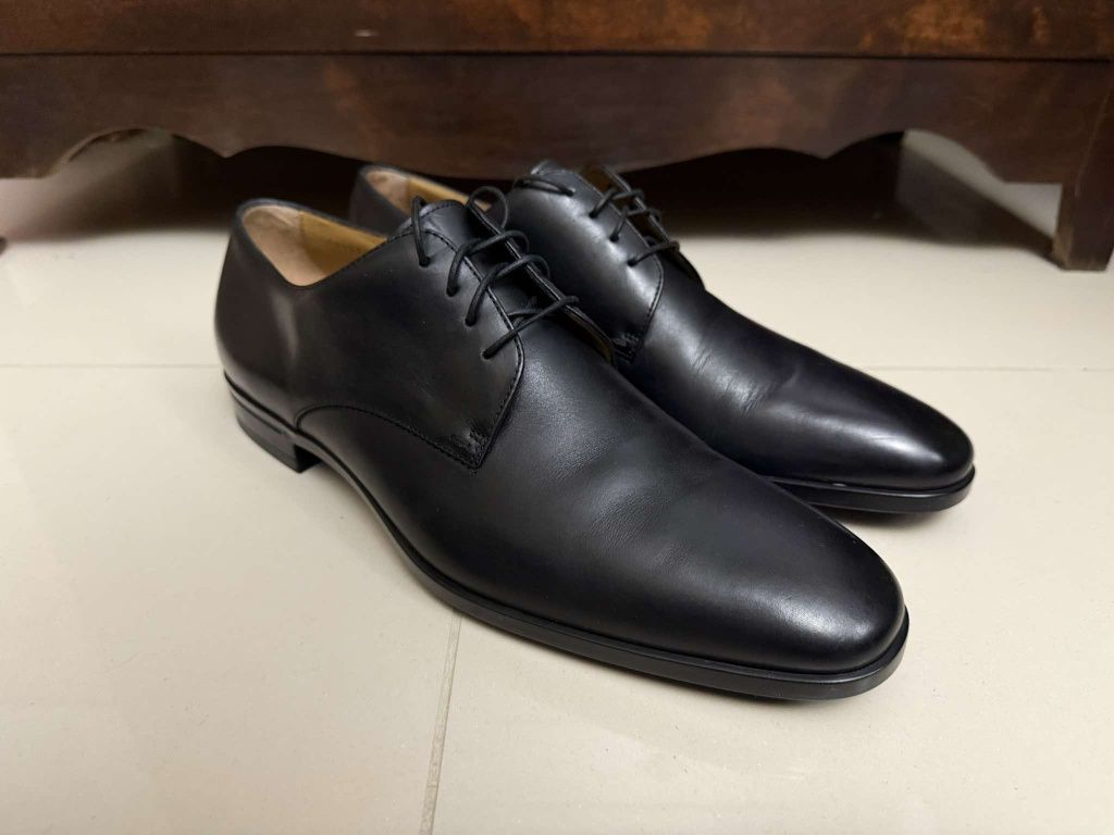 Hugo Boss Kensington skórzane pantofle półbuty męskie 44/45

Rozmiar 4