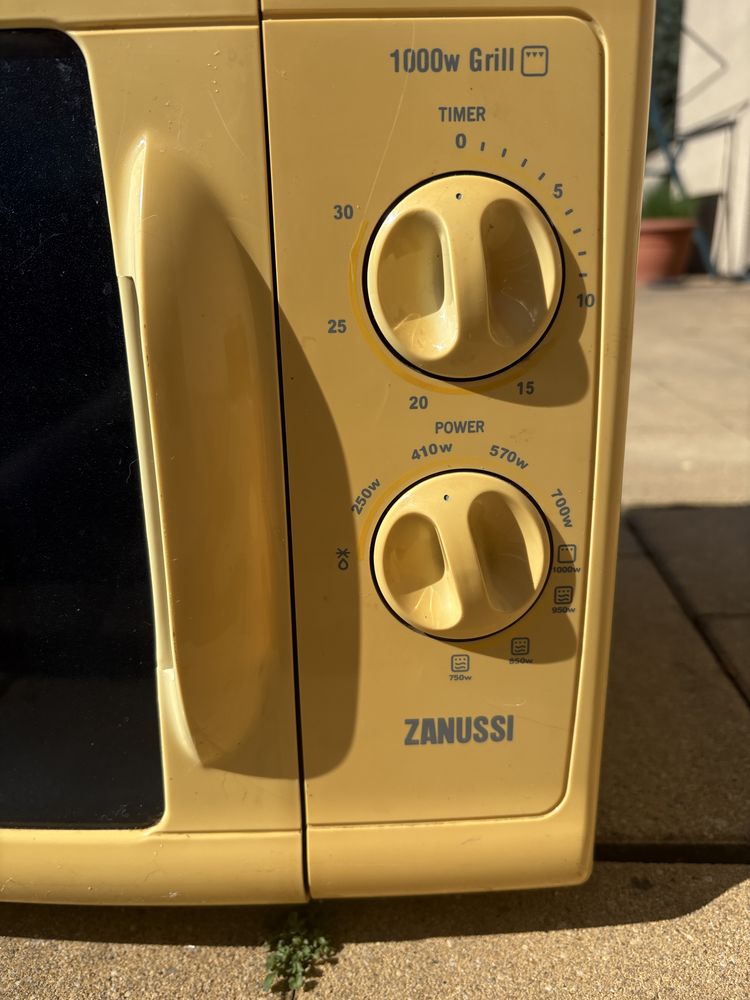 Kuchenka mikrofalowa Zanussi