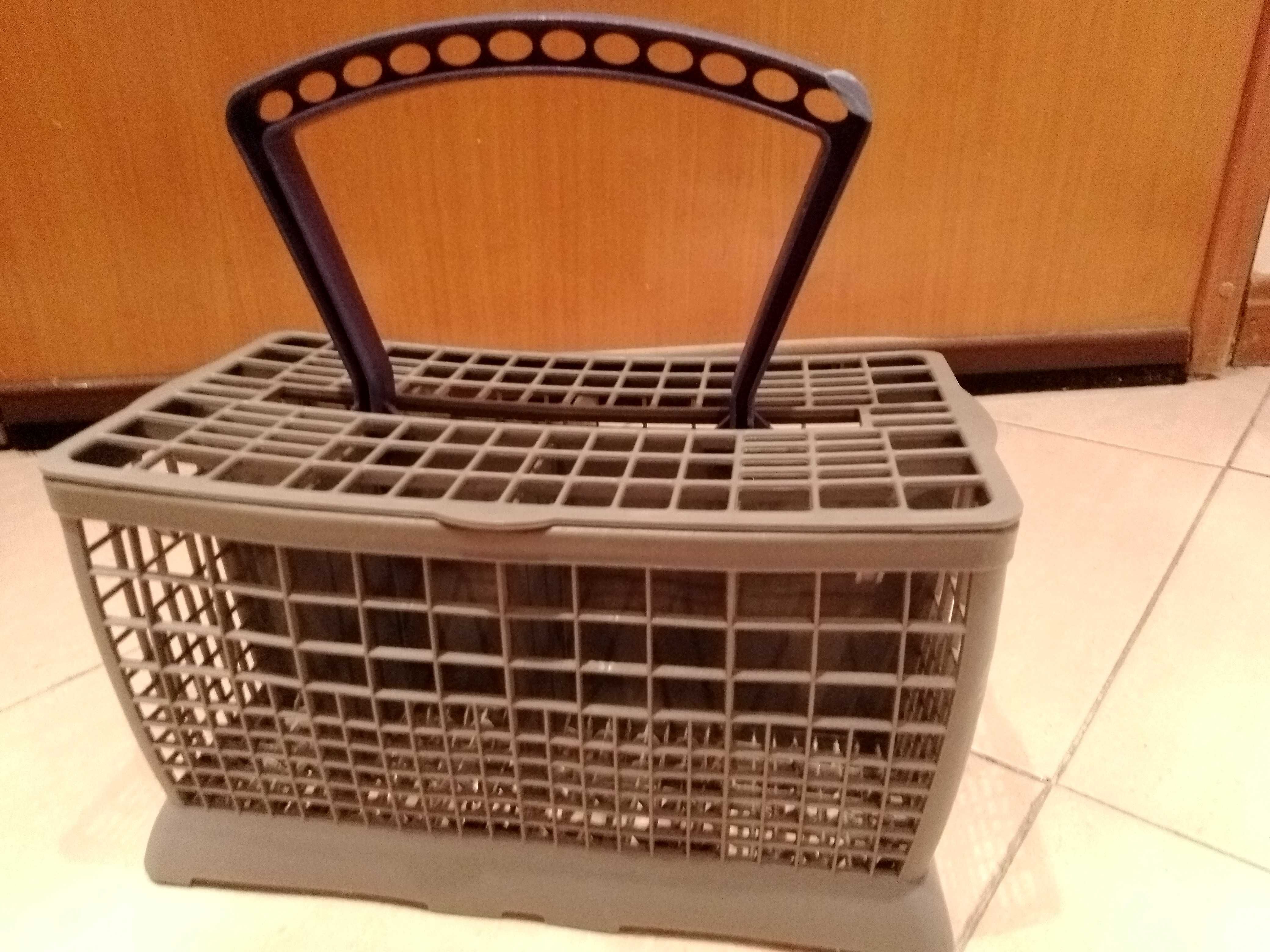 Cesto de talheres para máquina de loiça.