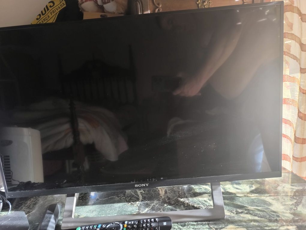 Tv Sony Bravia em excelente estado com comando incluído