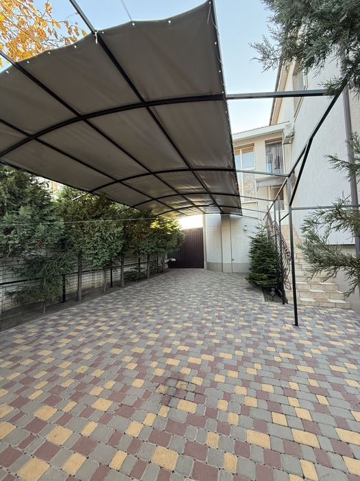 Сдам дом Архитекторская  с ремонтом 4 к 150 м ,место для авто! Киевски