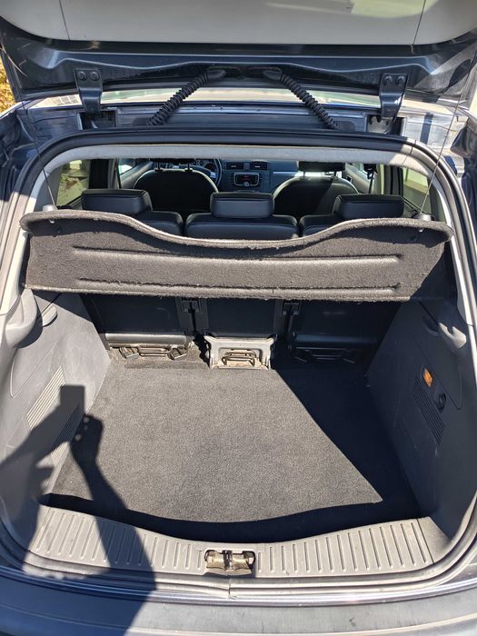 Carrinha Ford C-max muito bem estimada