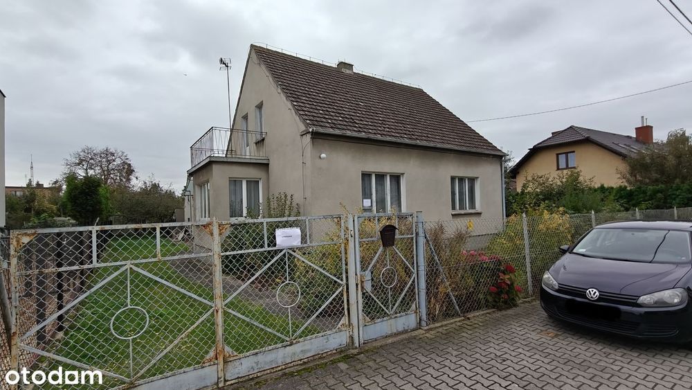 Dom wolnostojący w mieście z dużą działką