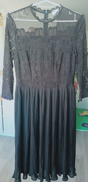 Сукня плаття середньої довжини s