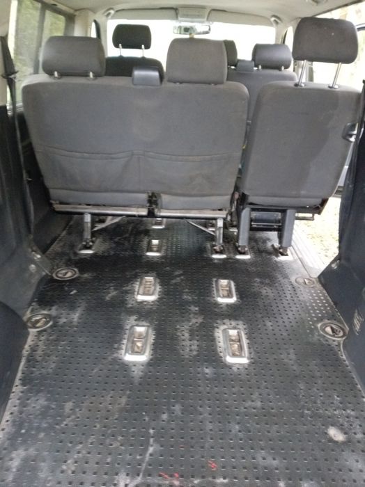 Volkswagen Multivan на бойовому ходу