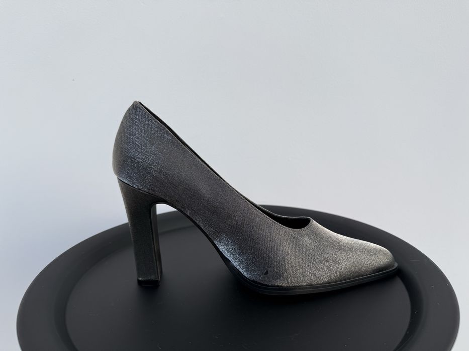 Srebrne świecące ciekawe buty na obcasie na słupku 39