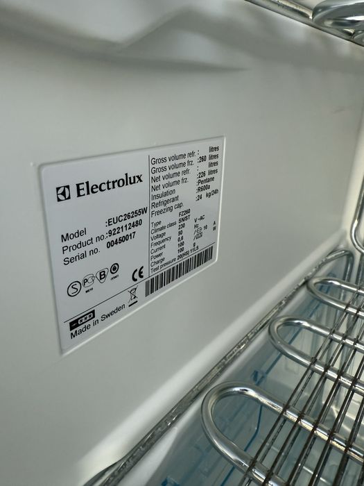 Морозильна камера Elektrolx EUC26255W