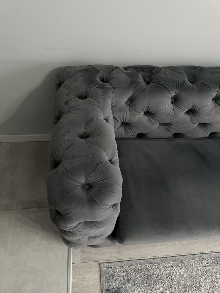 Sofa z tkaniny welurowej na nóżkach
