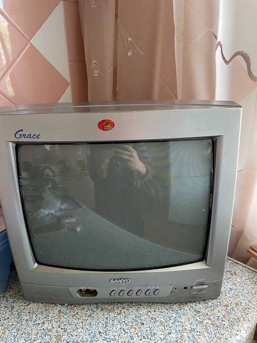 Продам маленький телевизор Саньё