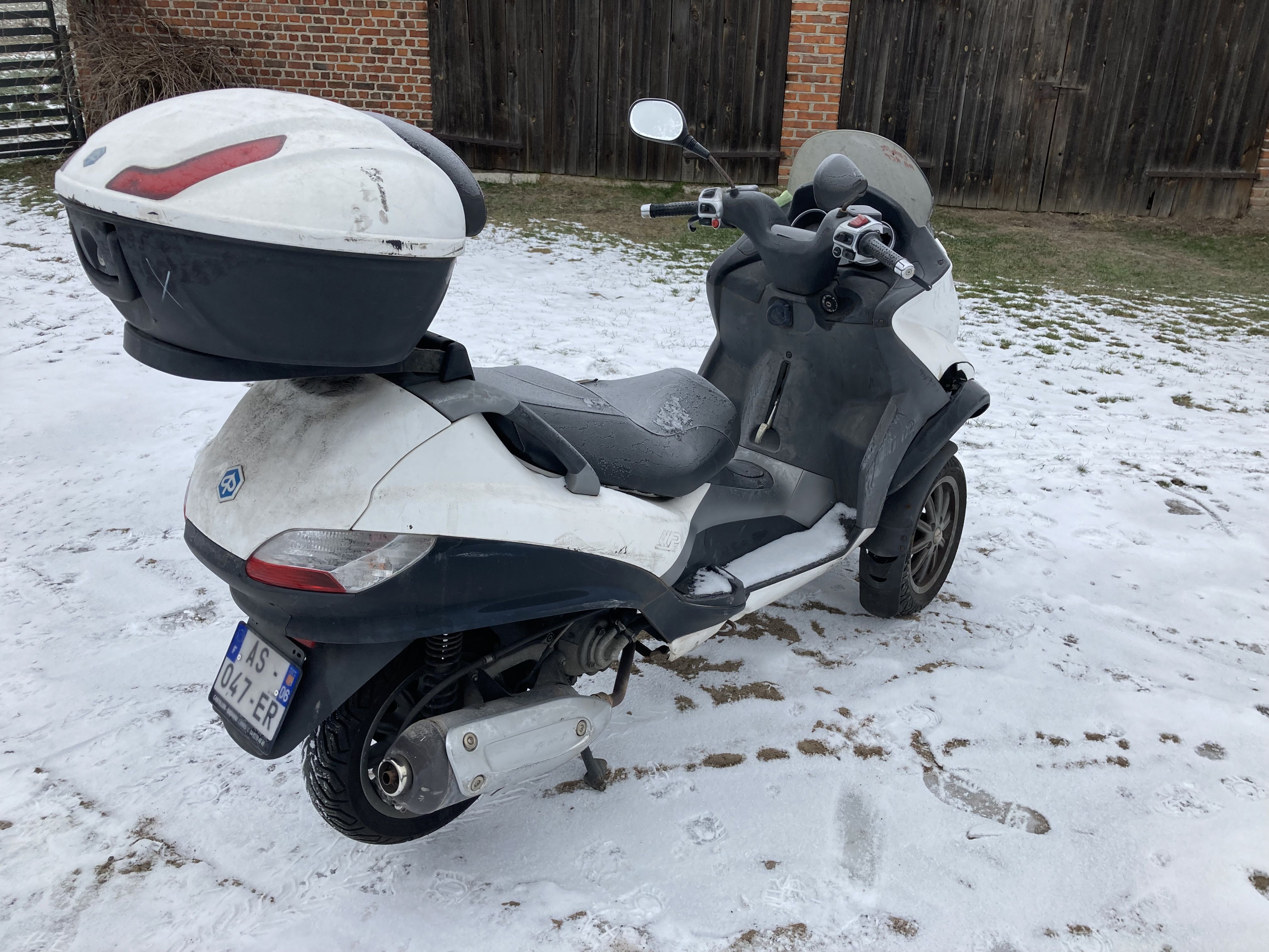 Piaggio Mp3 125 części grill zawieszenie silnik osłony ga