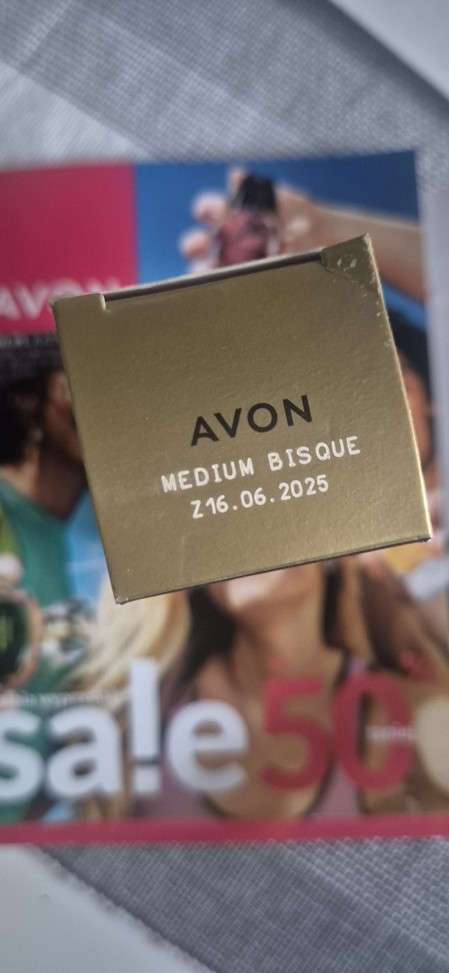 Podkład Luxe spf 20 medium bisque 30ml Avon