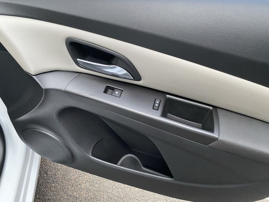 Chevrolet Cruze 2015 1.8 бензин автомат