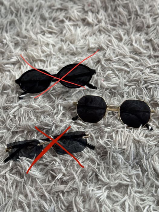 Сонцезахисні жіночі окуляри чорні з золотою оправою
