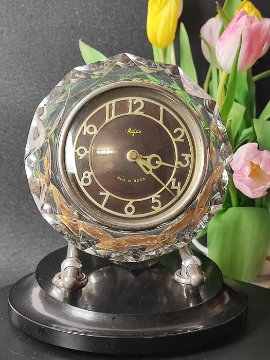 ZEGAR  mechaniczny  "MAJAK" ZSRR 1975. Sprawny.