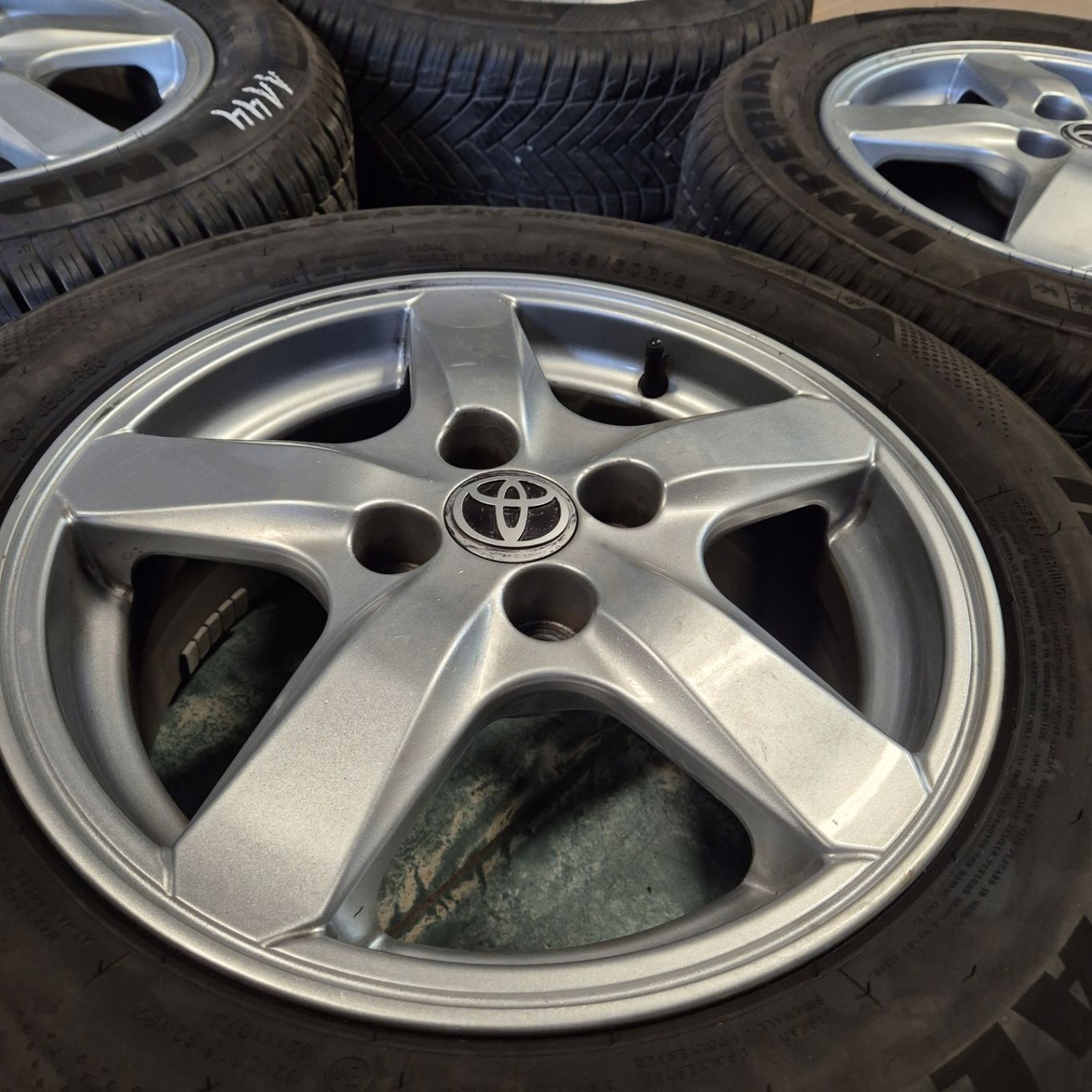 CAŁOROCZNE KOŁA 15 ORYGINAŁ TOYOTA YARIS i20 SWIFT RIO 195/60 R15