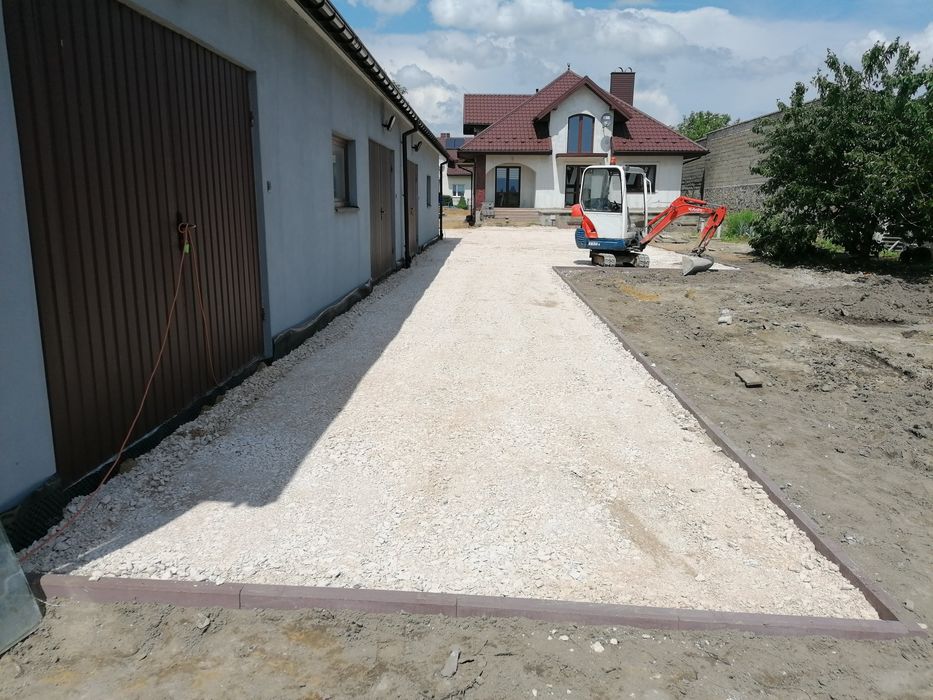 Utwardzanie terenu minikoparka KoparkoŁadowarka Suchy beton piach