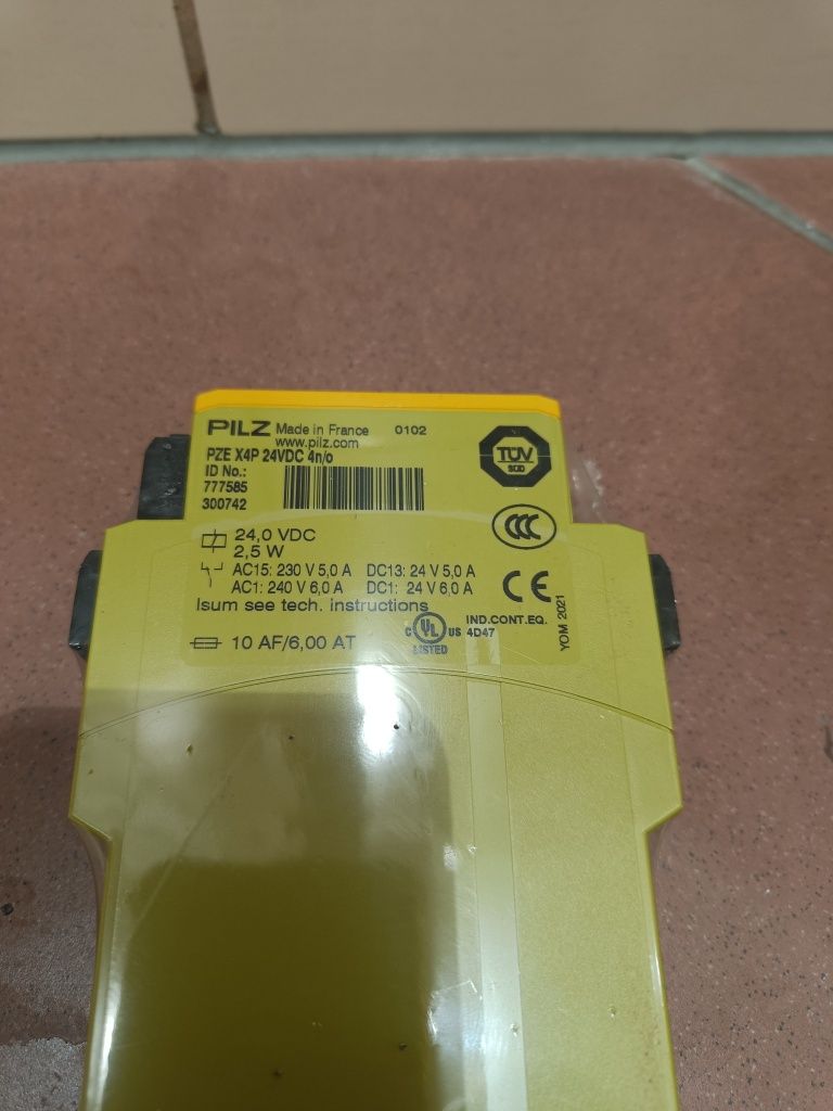 Pilz PZE X4P 24vdc 4n/0 Przekaźnik Bezpieczeństwa