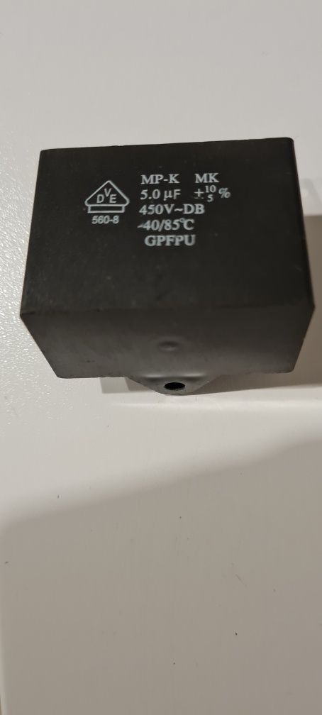 Kondensator  5 mikroF  na 450V