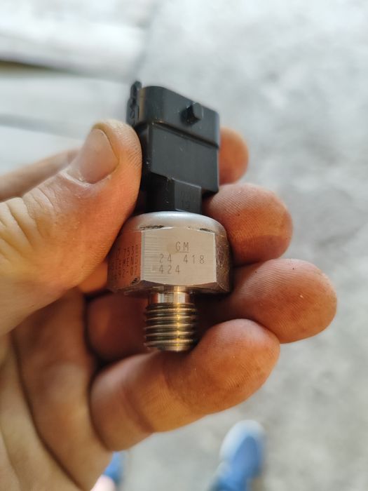 Датчик тиску палива GM 24418424