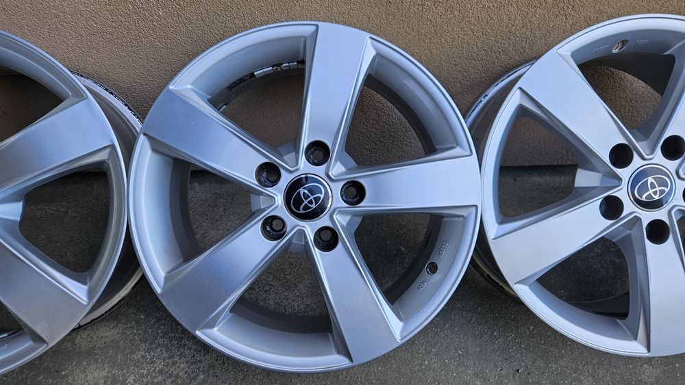 Alufelgi 16" 5x114'3 Toyota Corolla Verso Avensis inne