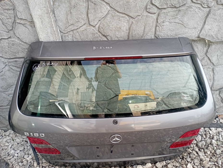 Szyba tylna klapa bagażnika Mercedes B160