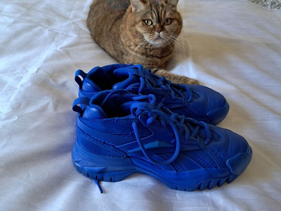 Шкіряні кросівки   reebok  Cardi B р.38.5 устілка25 см