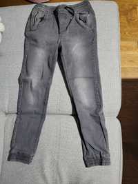Spodnie chłopięce joggery Reserved, rozmiar 146