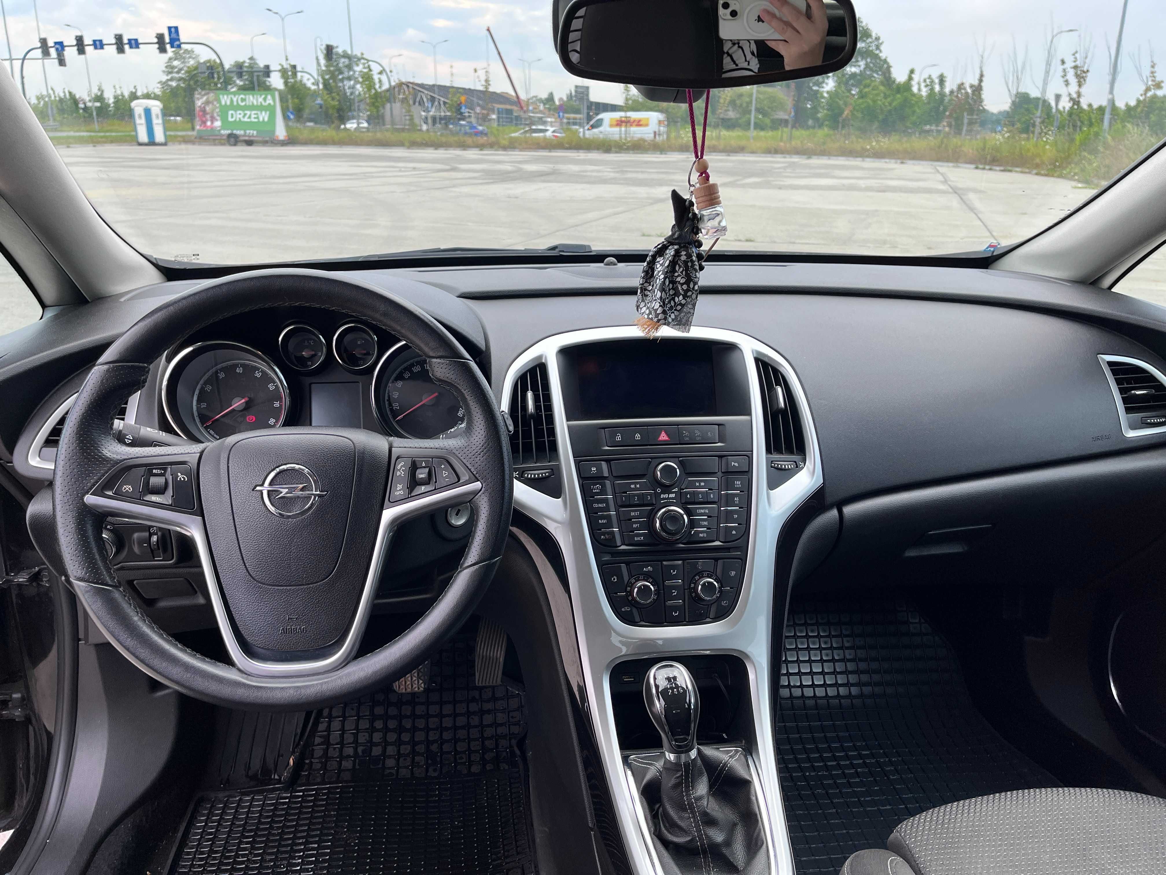Opel Astra J - 1.4 turbo benzyna