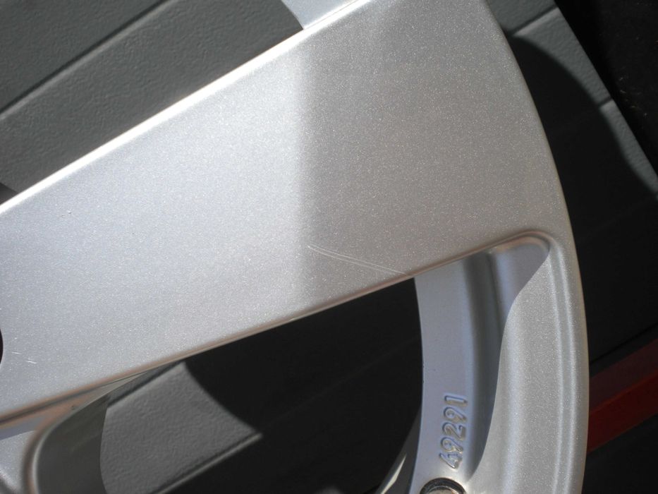 Felgi aluminiowe Dezent 17 5x112 Audi A4 B7 B8 B9 A6 C5 C6 C7 Q3 Q5