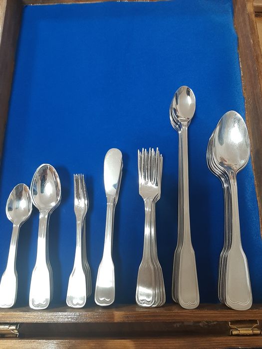 Faqueiro marca Miguel Guimarães, em aço inox 18-10, com 170 peças