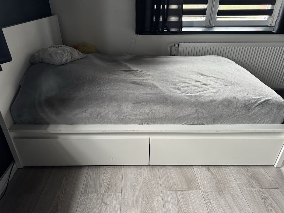 Lozko MALM IKEA bardzo dobry stan z materacem