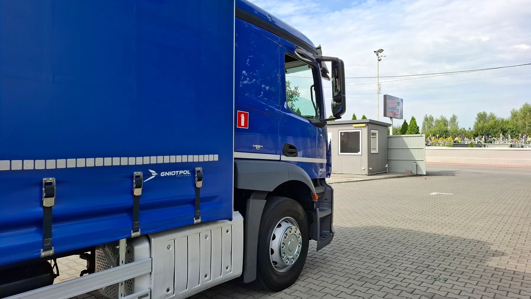 Mercedes-Benz ACTROS 1824 / PEŁNY ADR / RAMA POD ZABUDOWE 5.22 / DMC 18000 / MAŁO UŻYWANY !  Możliwość z zabudową 13 europalet widocznych na zdjęciach