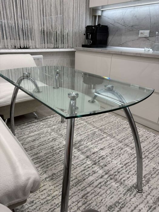 Продам скляний стіл