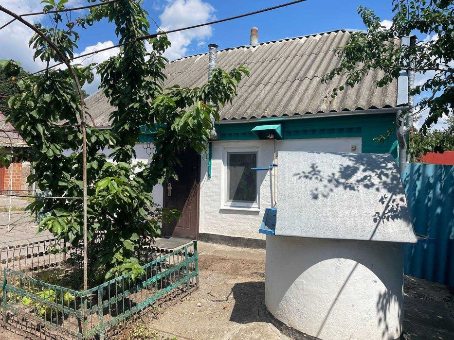 В продажу гарний будинок на околиці міста за доступну ціну