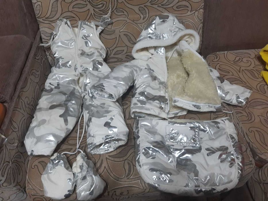 Продам зимний комбинезон трансоформер