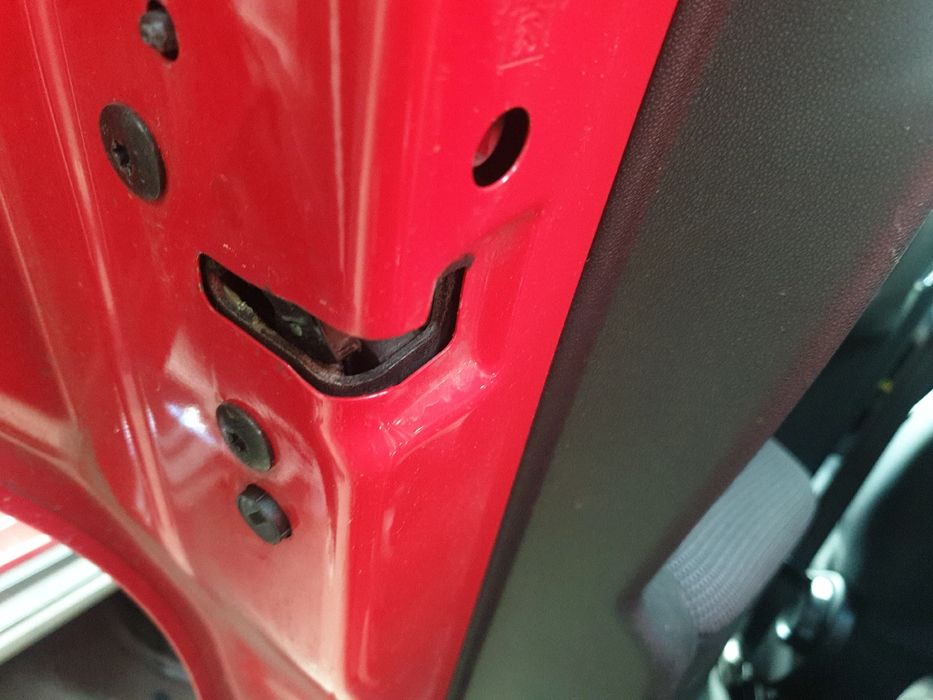 Fechadura / fecho porta trás esquerdo CITROËN C4 Cactus