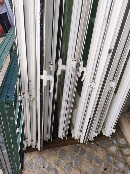 Conjunto de janelas e janelões em alumínio