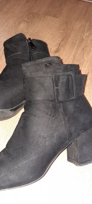 Botas em pele camurça