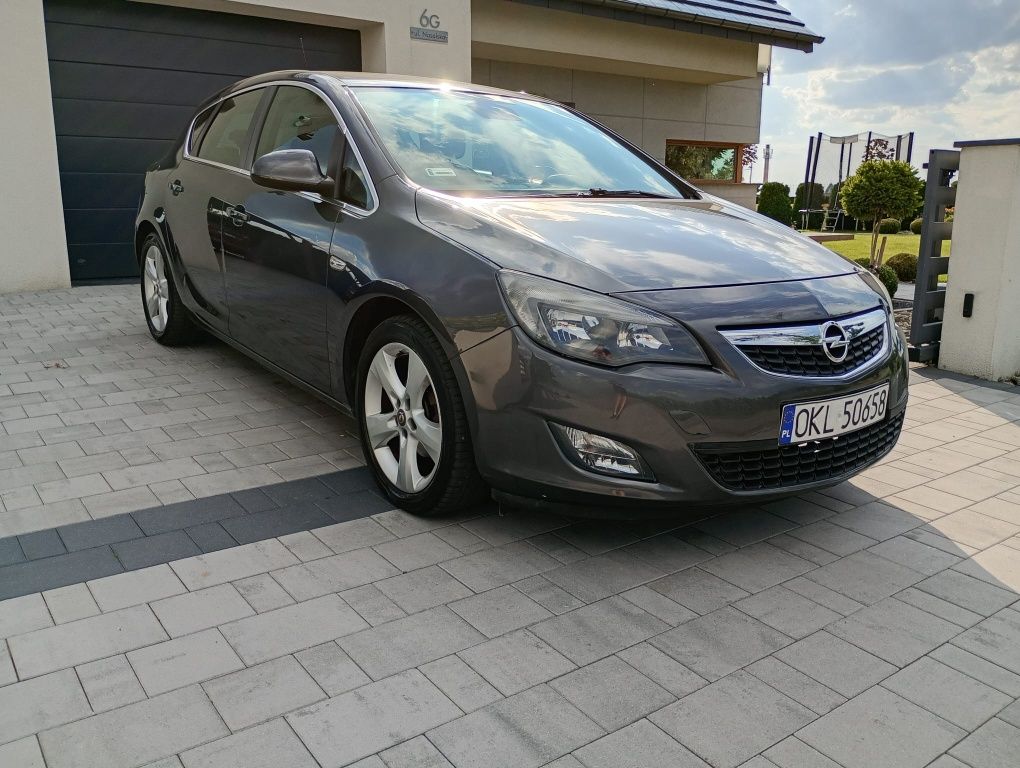 Opel Astra IV 1.6 LPG 115 km, 2010 r.  bardzo dobry stan techniczny.