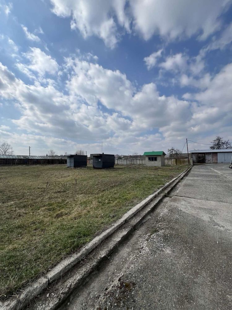 Бізнес-об’єкт біля кордону: виробничі та складські площі