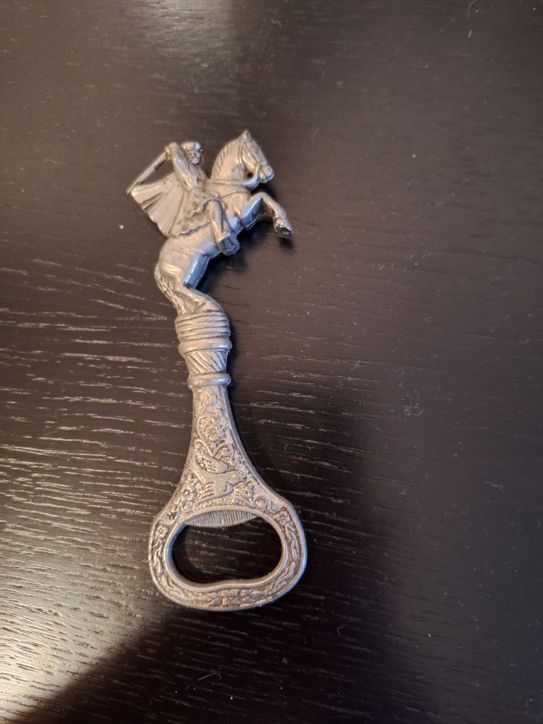 Abre-garrafas antiquíssimo