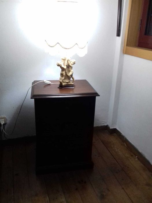 2 Mesinhas de cabeceira.Como novos